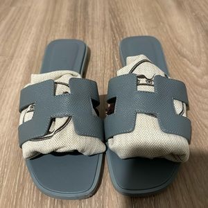 Gently used Hermes Gris Antartique 38.5 sandals